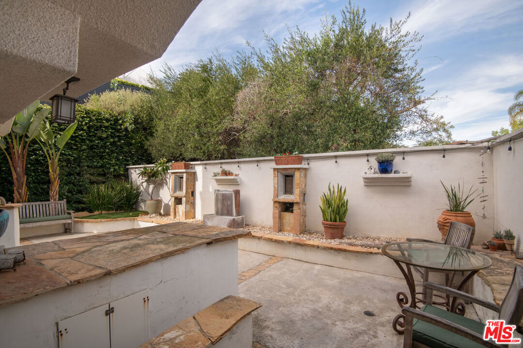 6435 Zumirez Drive 21