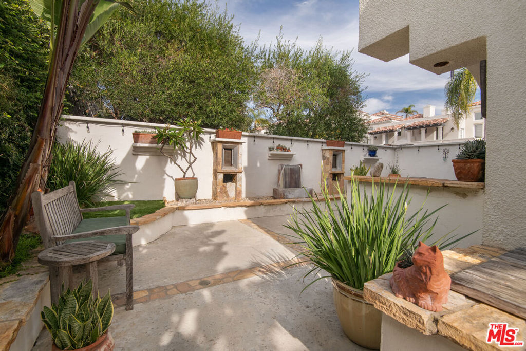 6435 Zumirez Drive 21