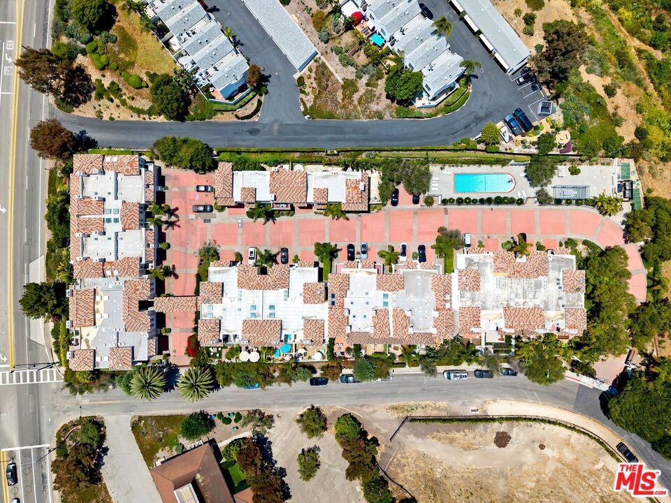 6435 Zumirez Drive 21
