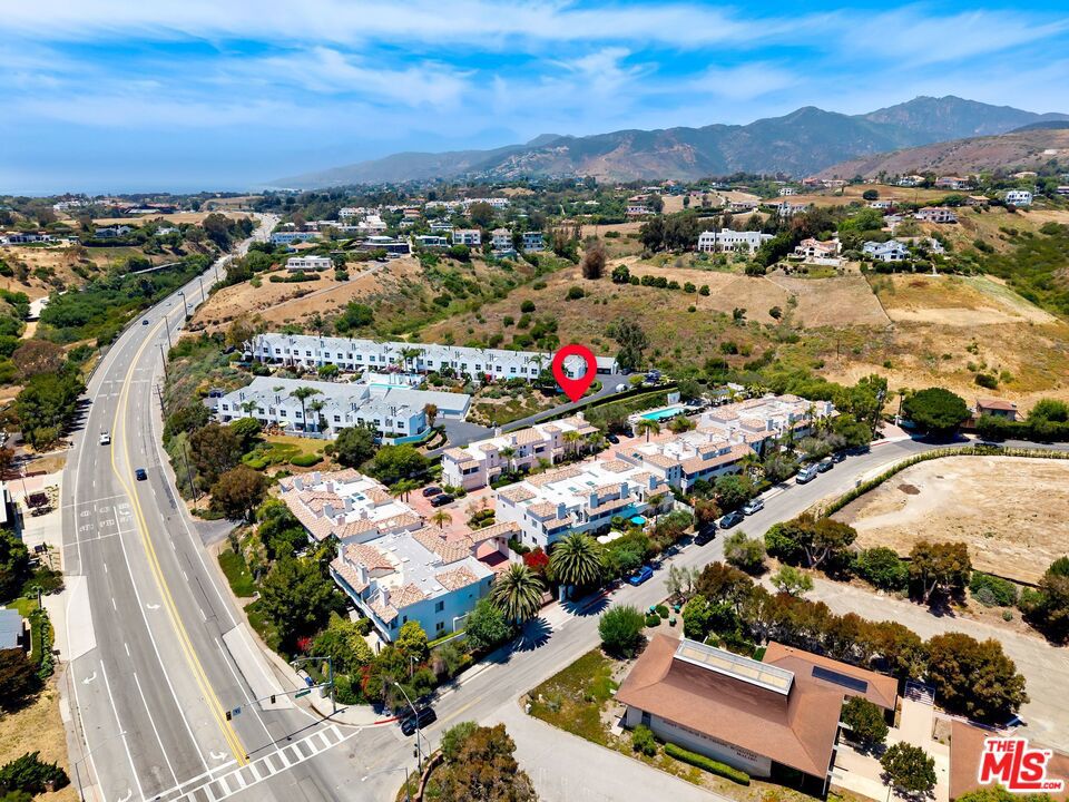 6435 Zumirez Drive 21