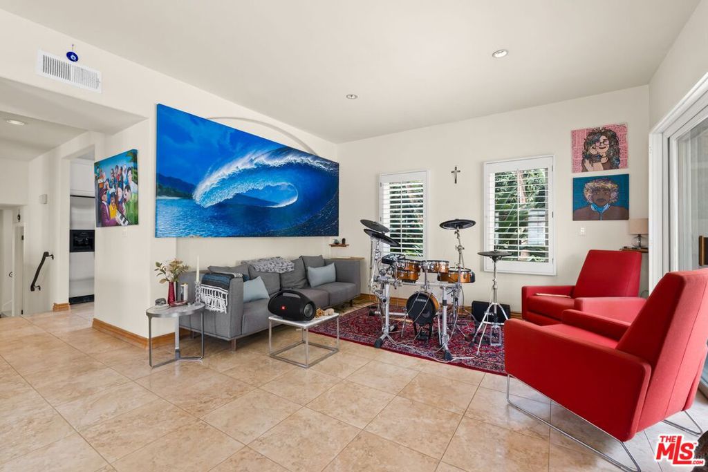 6435 Zumirez Drive 21