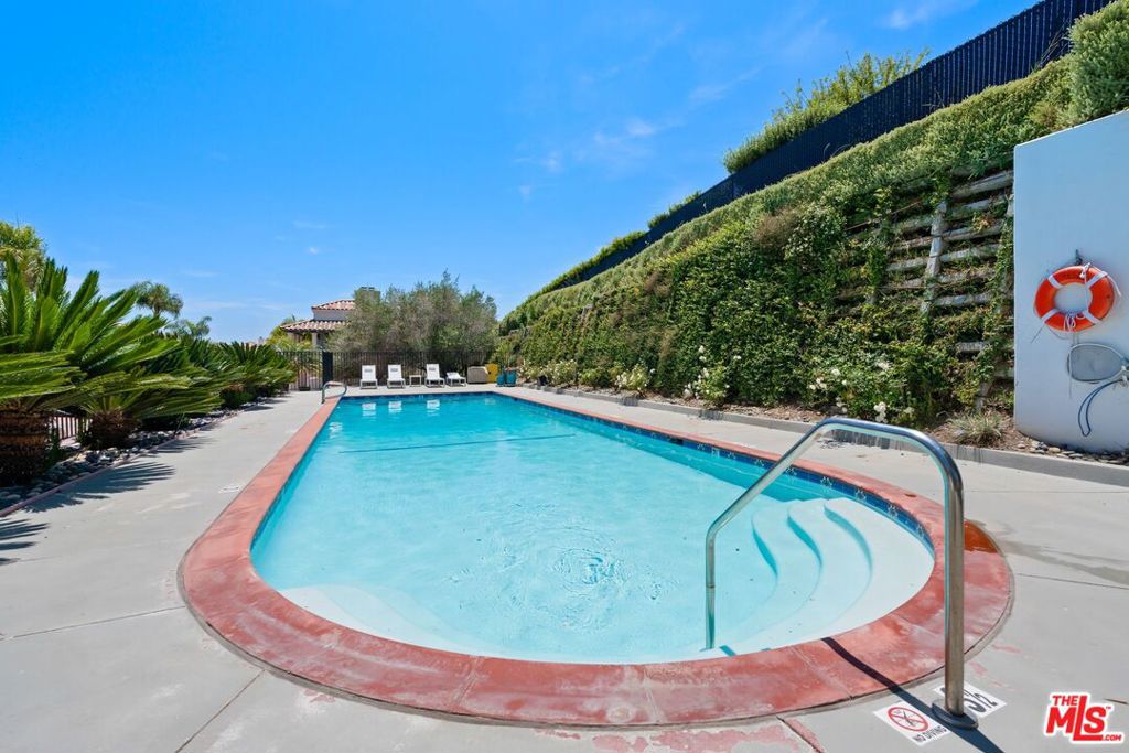 6435 Zumirez Drive 21