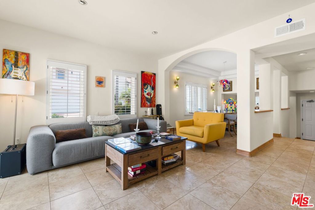 6435 Zumirez Drive 21