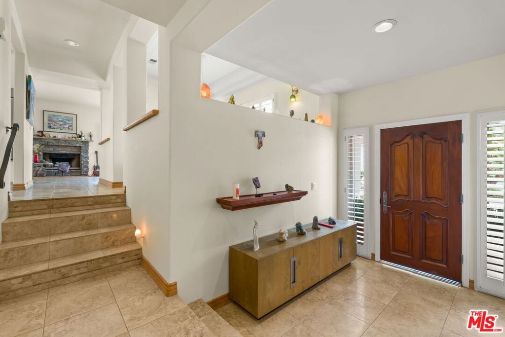 6435 Zumirez Drive 21