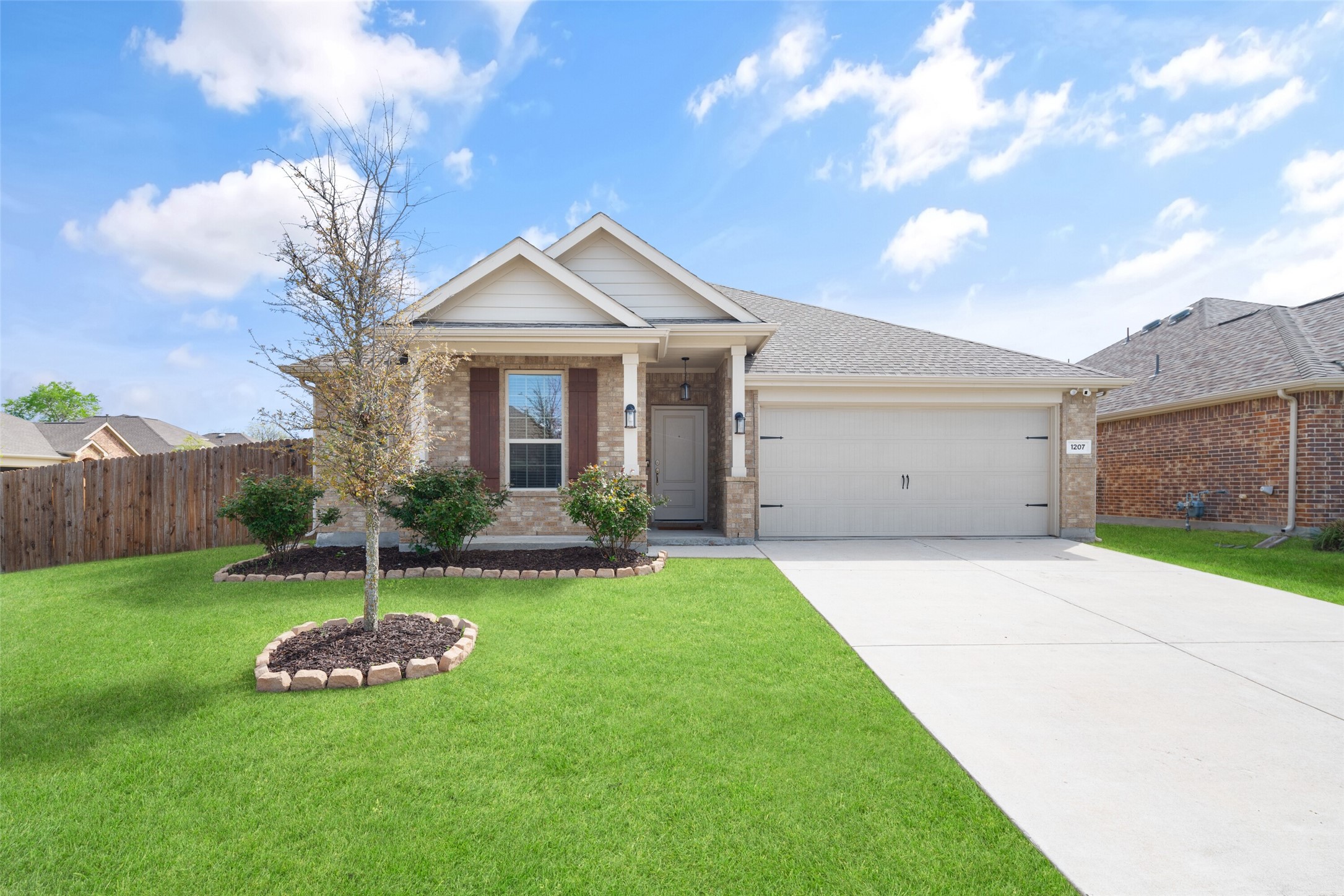 1207 Crescent View Drive