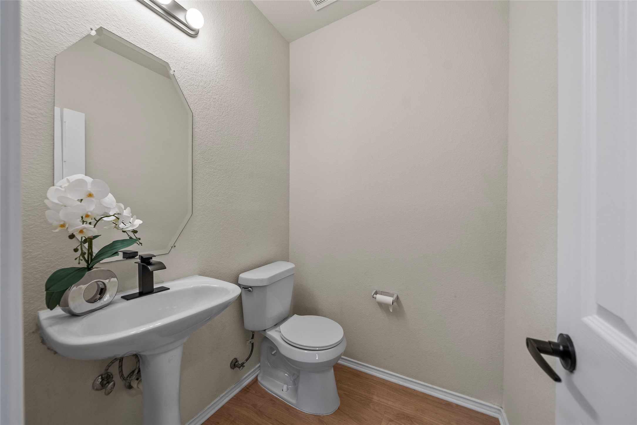 11909 Hickory Circle