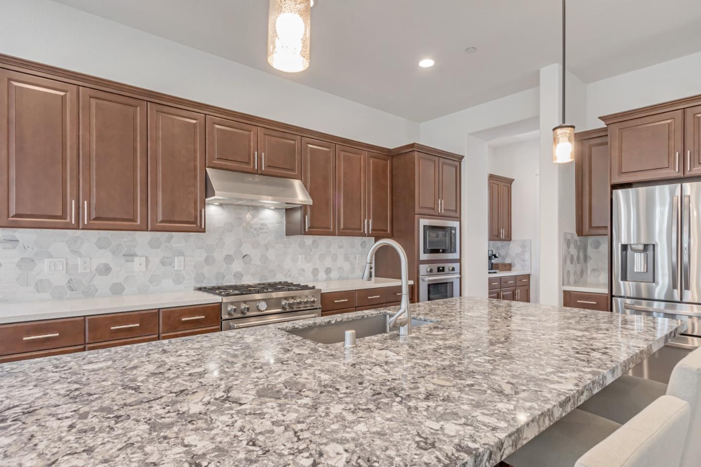 2192 Pastoral Loop