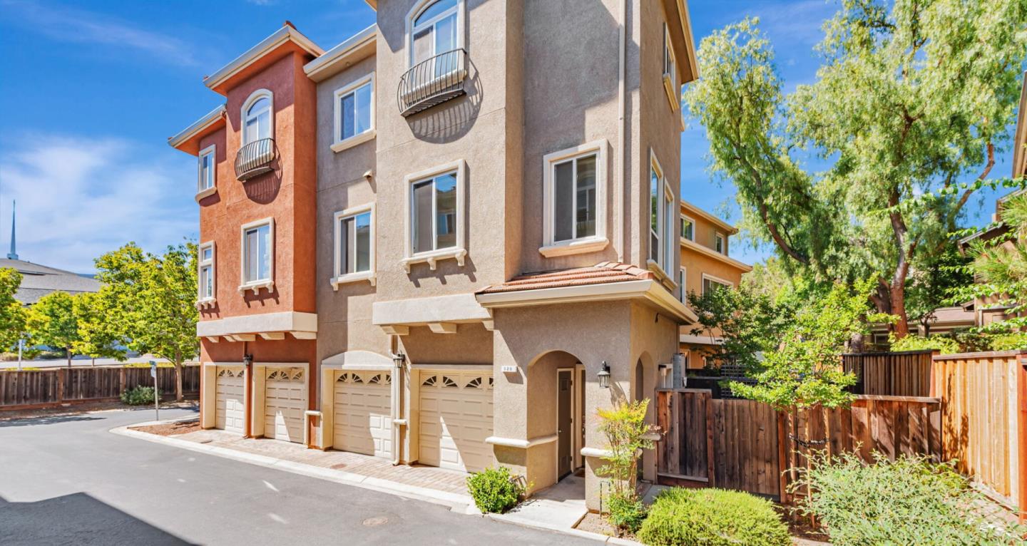 525 Guiti Garden Court