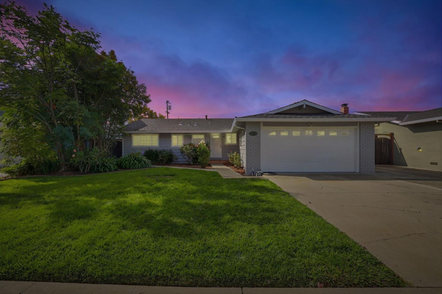 5571 Sunny Oaks Drive