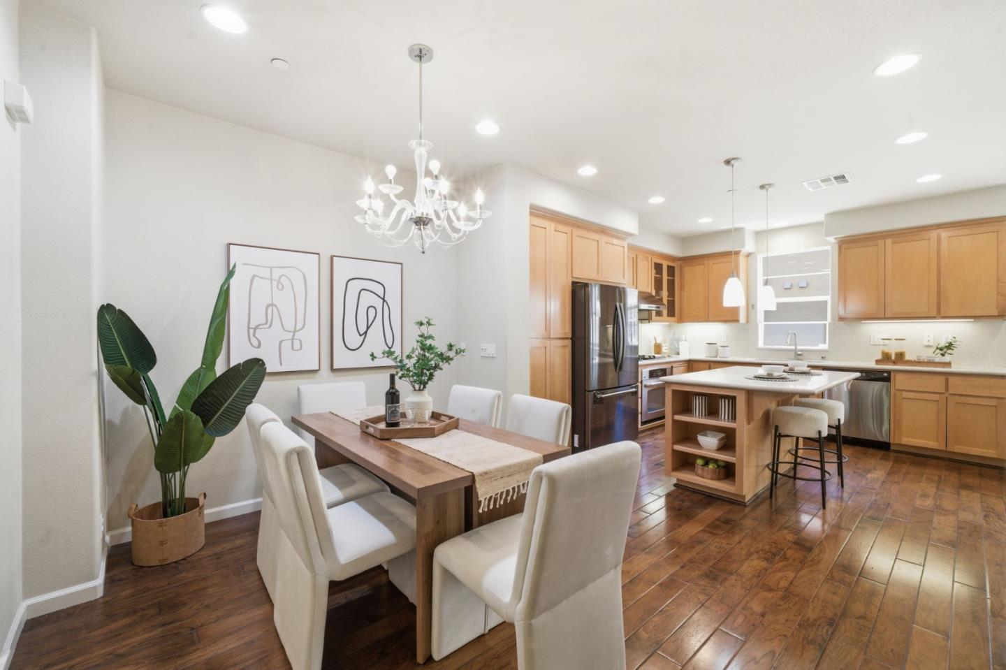 2210 Mendocino Lane