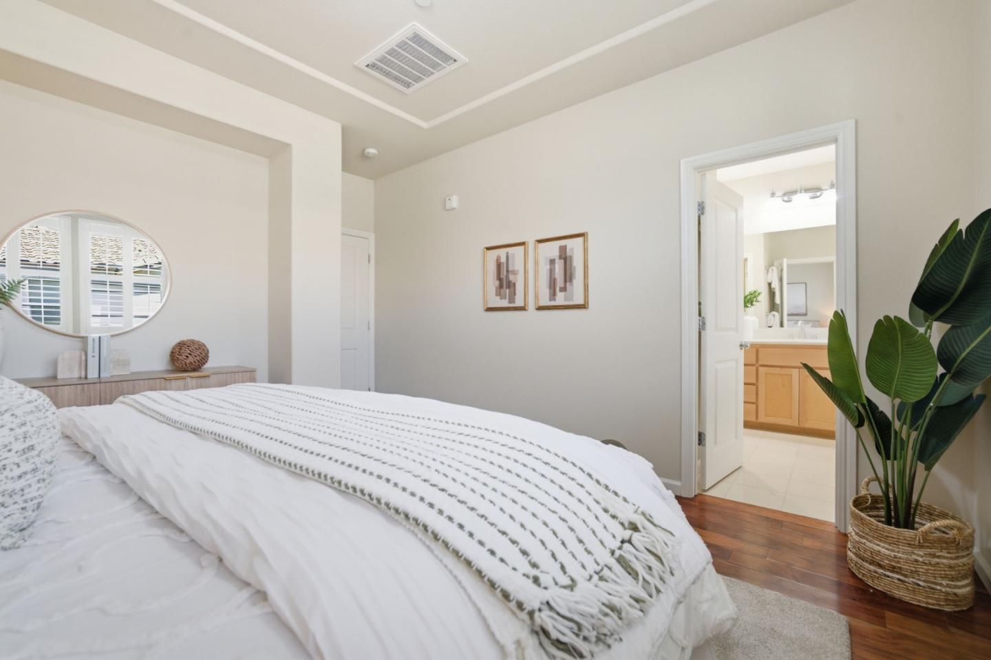 2210 Mendocino Lane