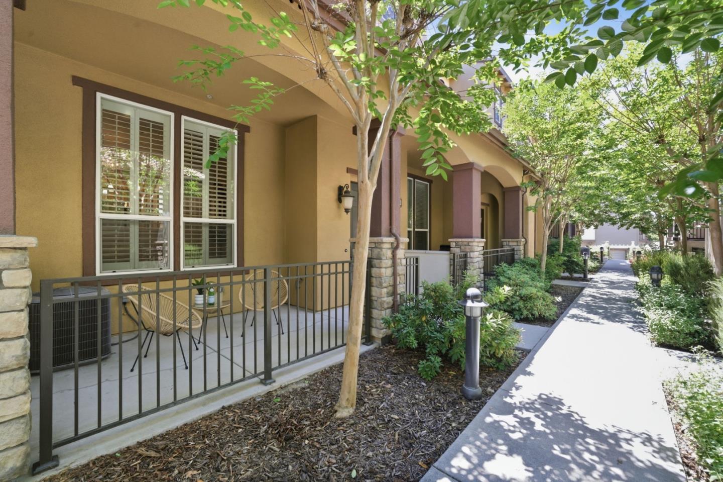 2210 Mendocino Lane