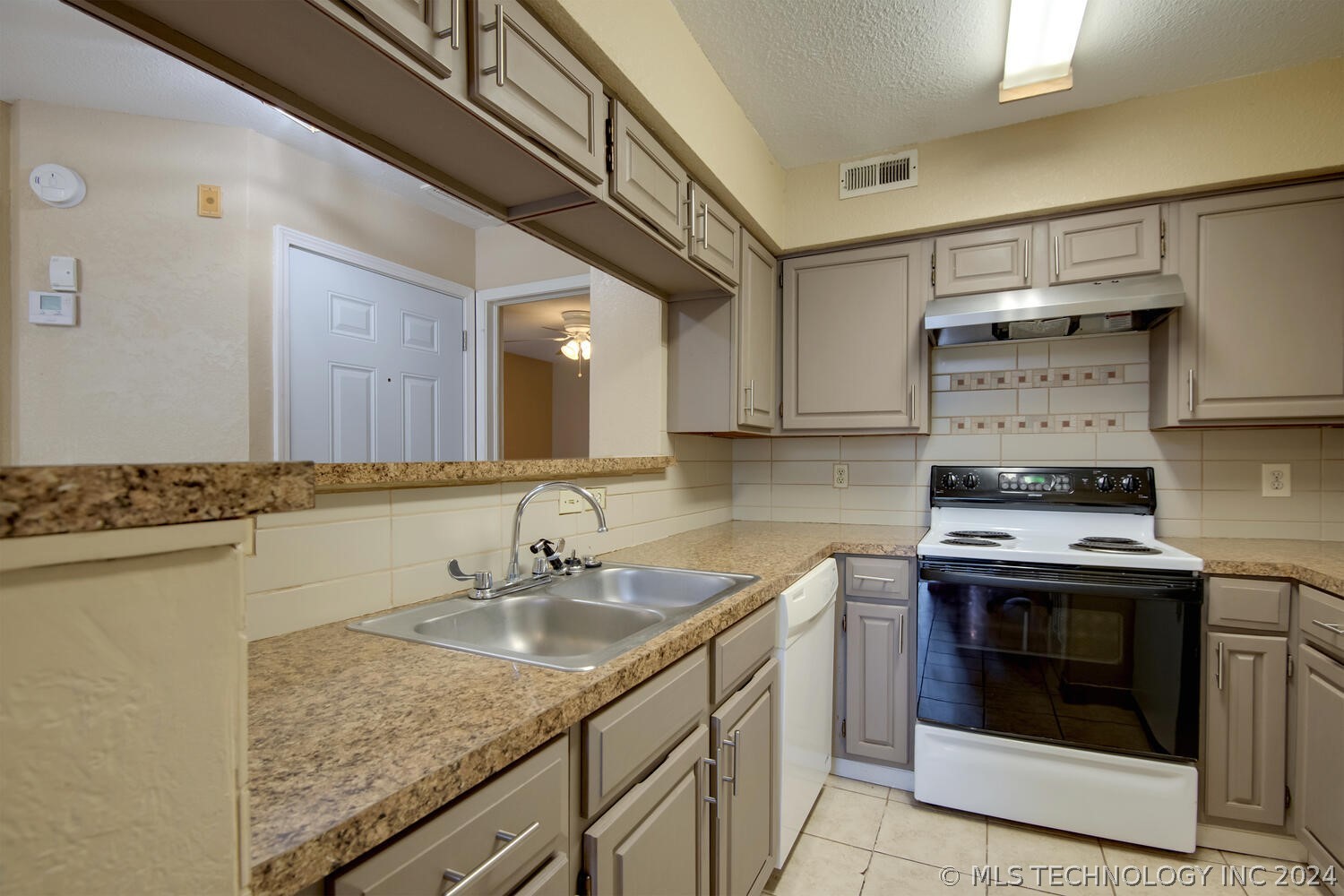 6737 S Peoria Avenue B205