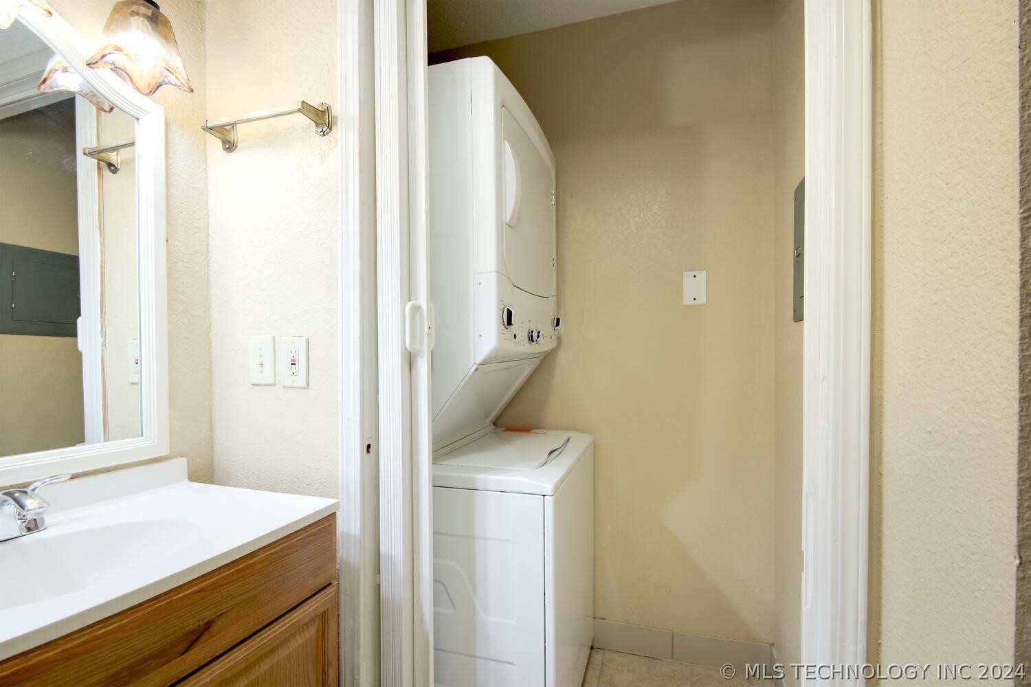 6737 S Peoria Avenue B205