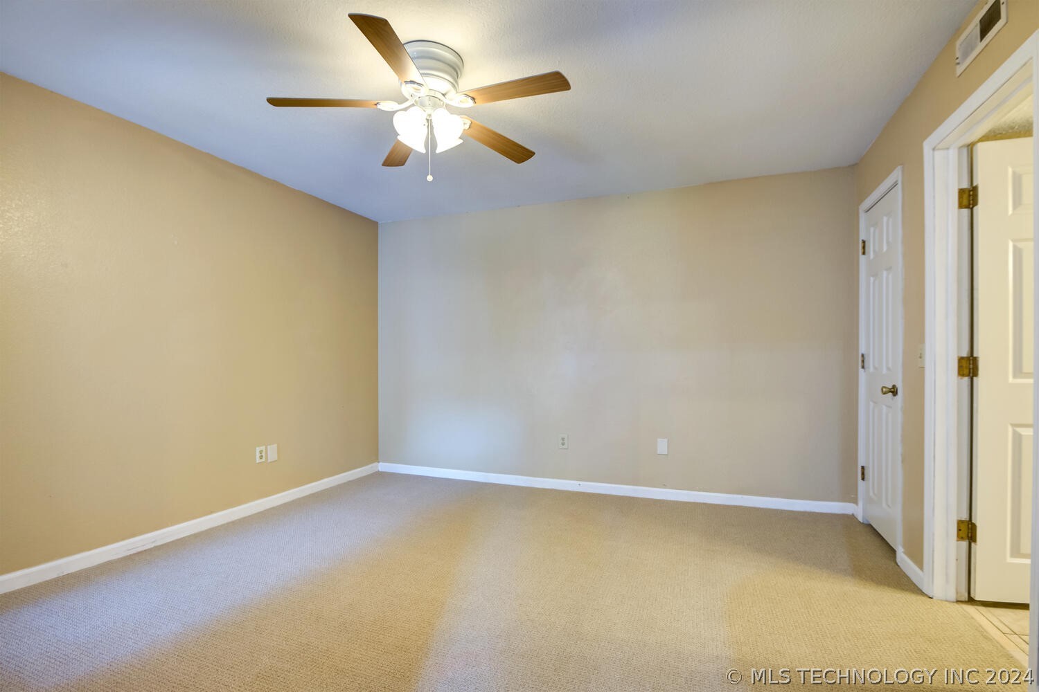 6737 S Peoria Avenue B205