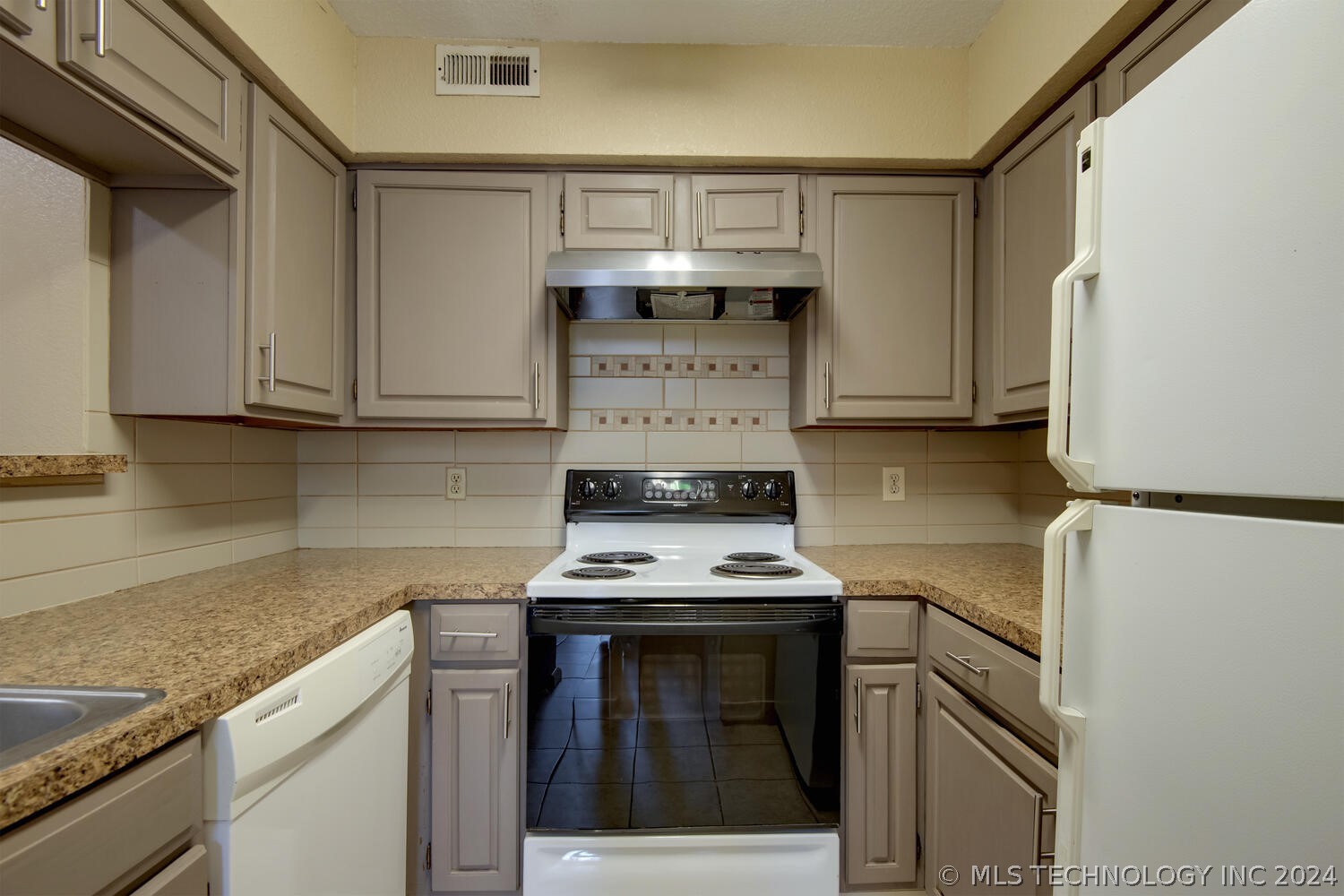6737 S Peoria Avenue B205