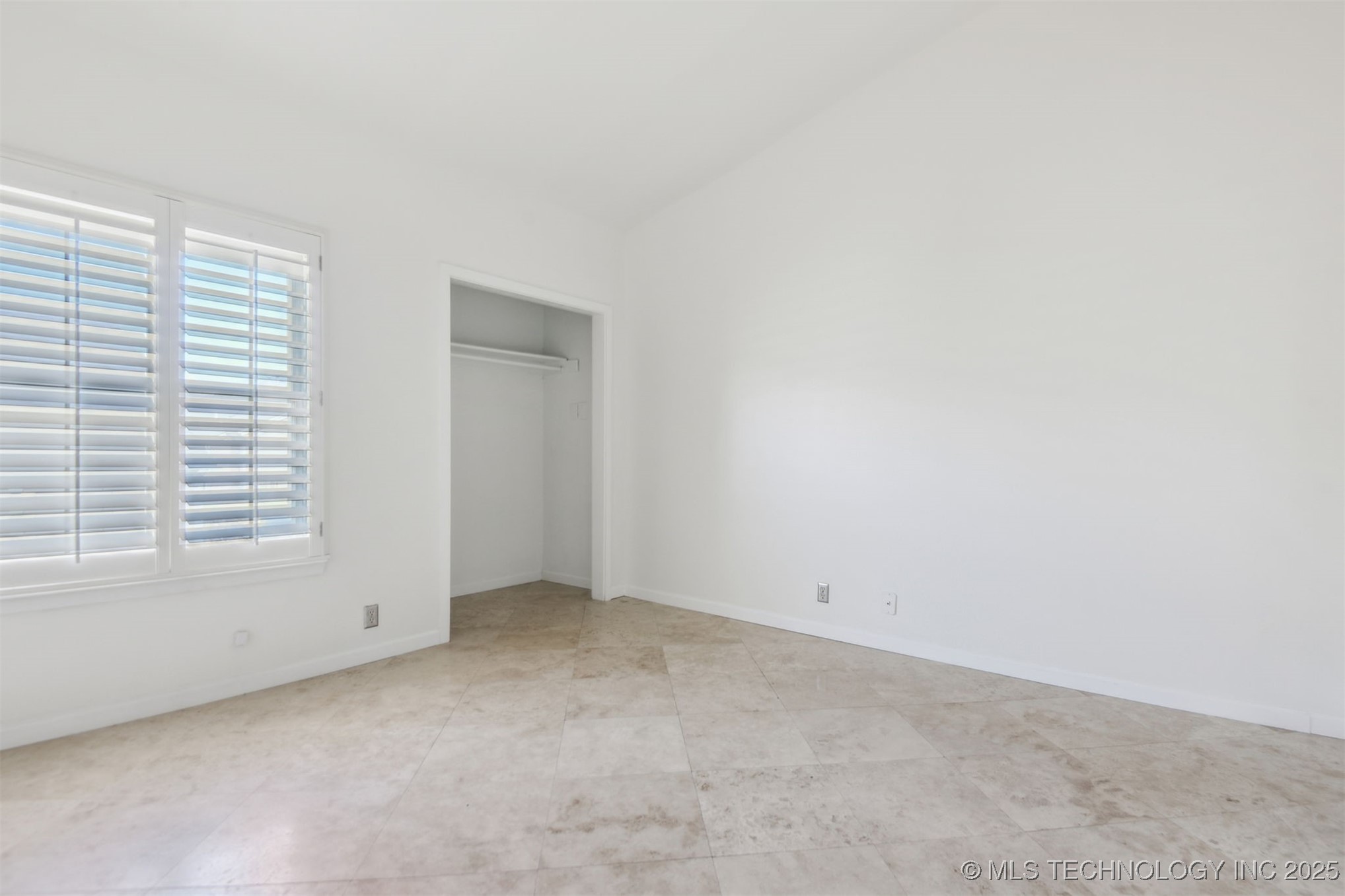 9107 S Florence Avenue 5
