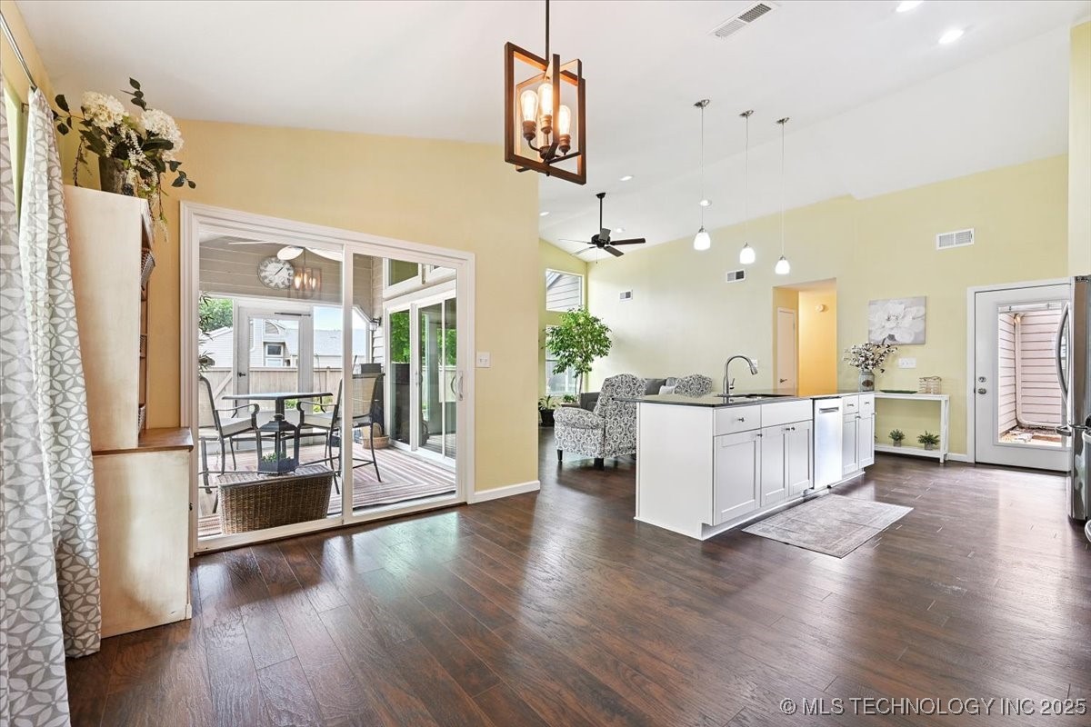 9124 S Florence Avenue 20