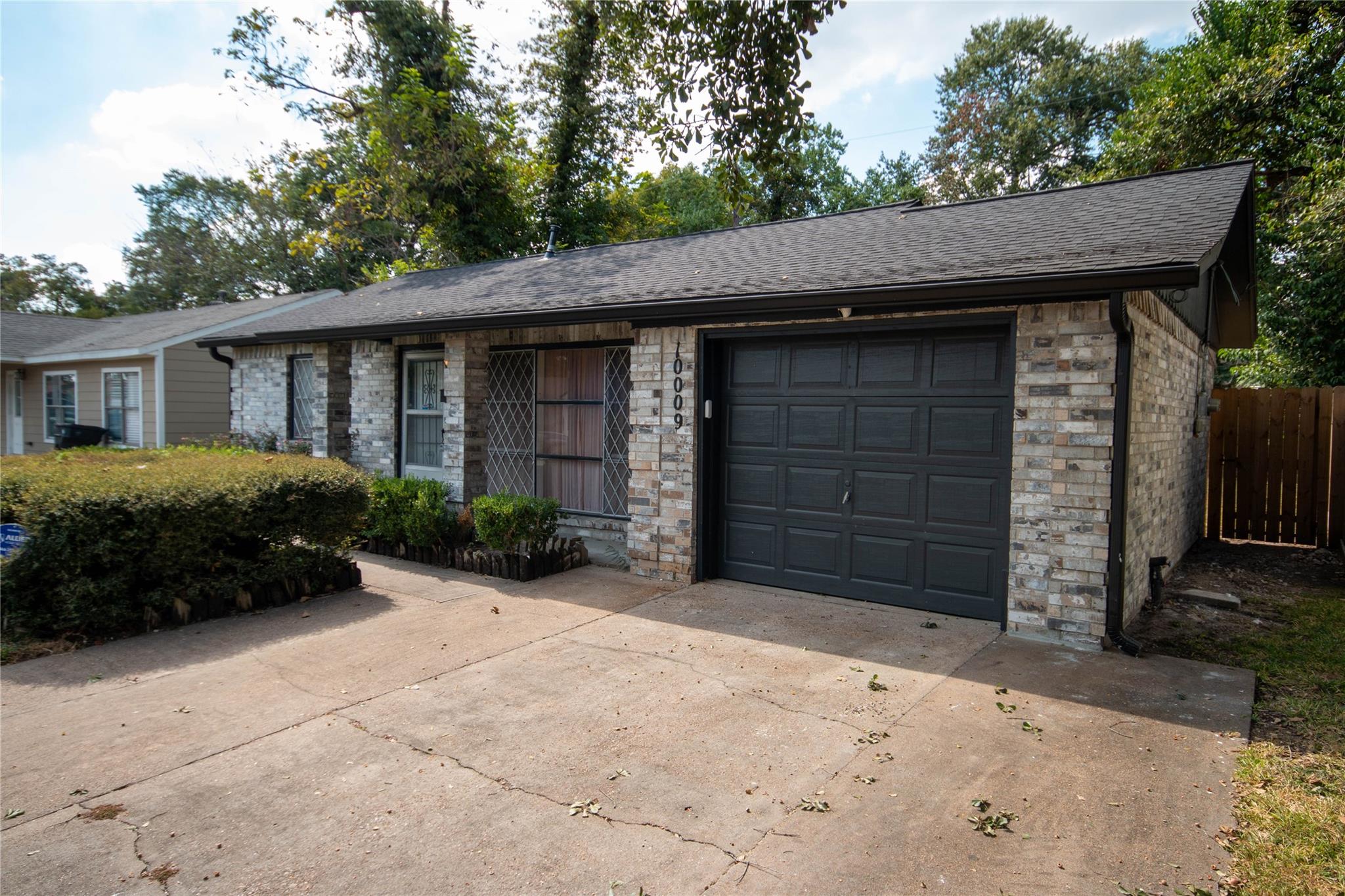 10009 Lonallen Street