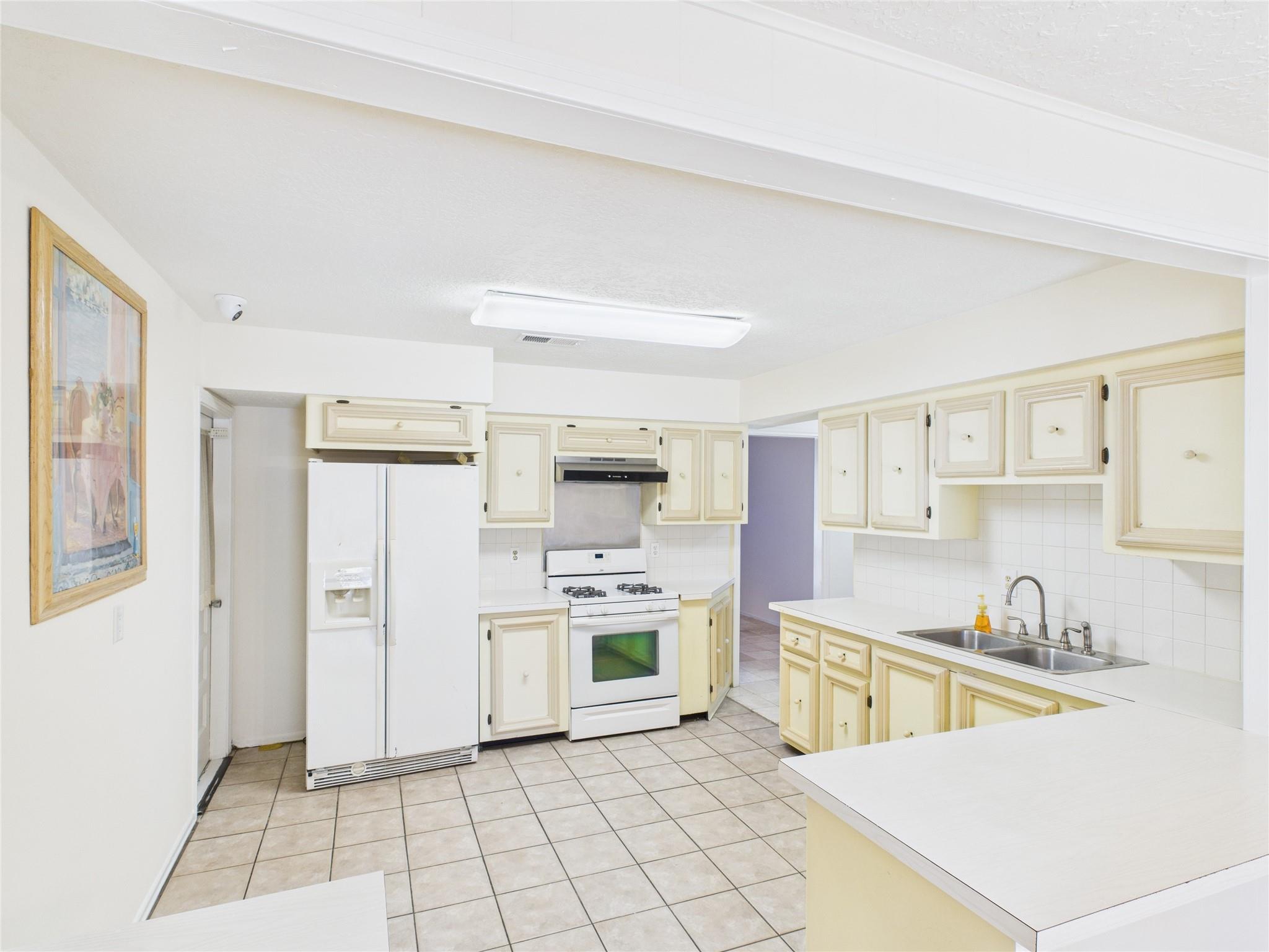 10009 Lonallen Street