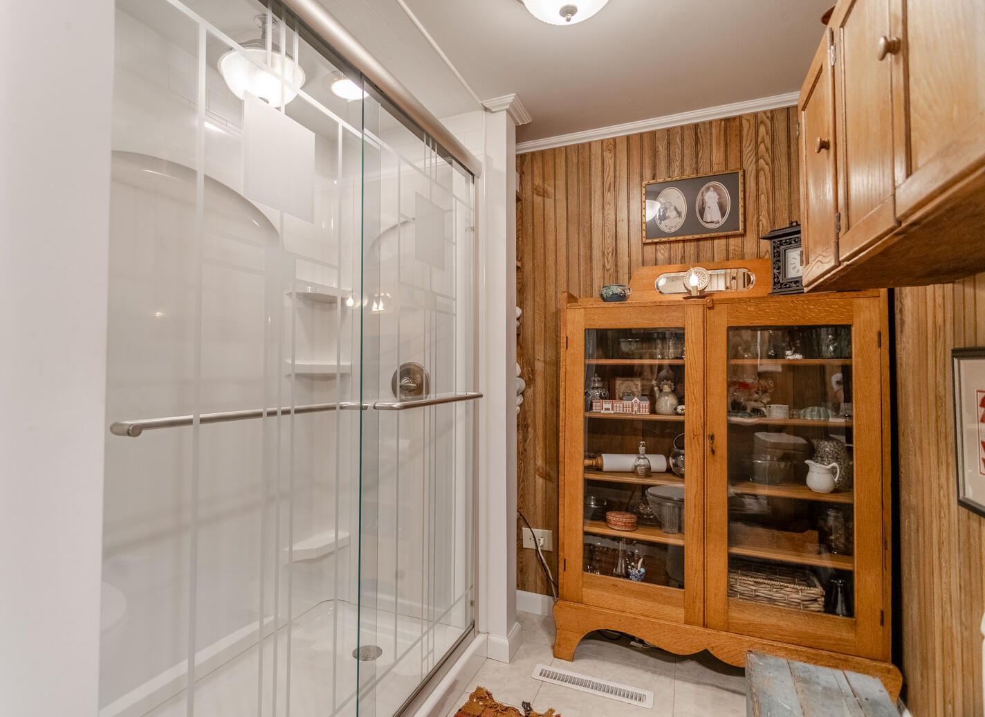 224 W Warner Street