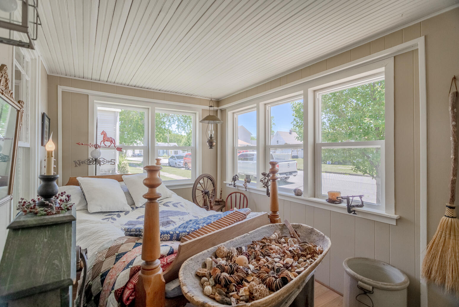 224 W Warner Street