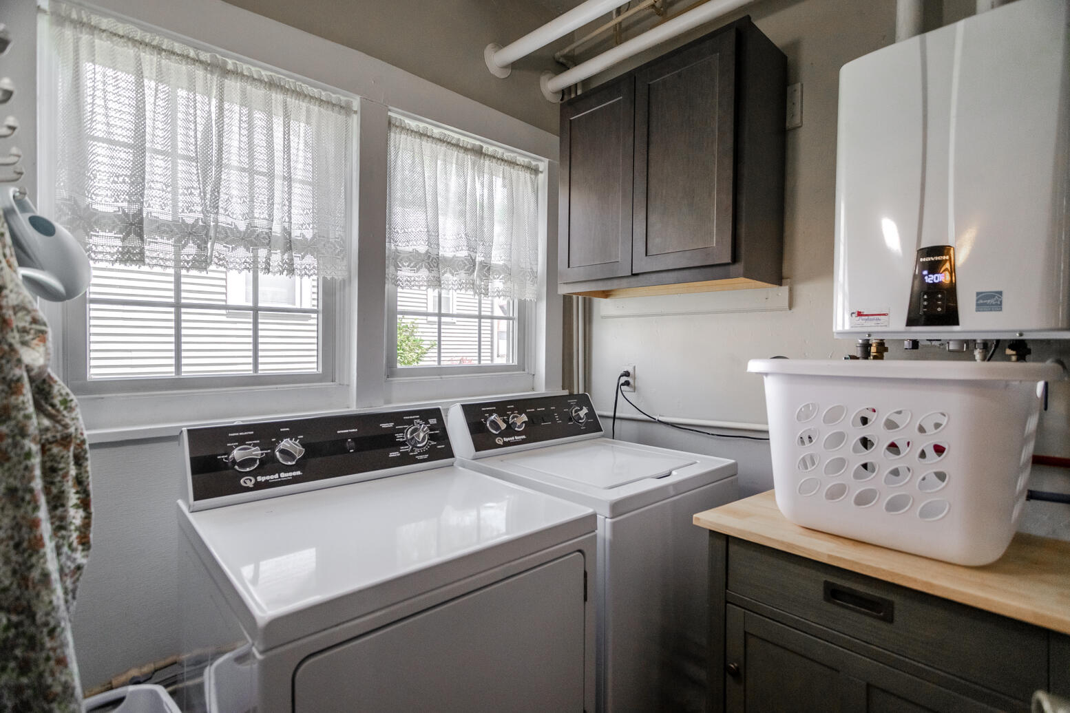 224 W Warner Street