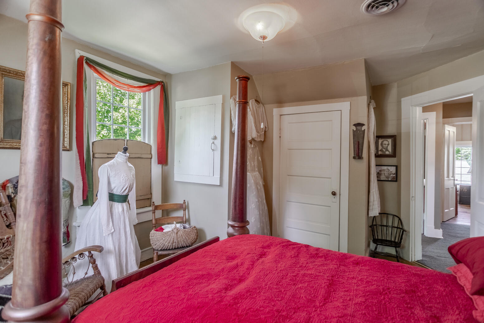 224 W Warner Street