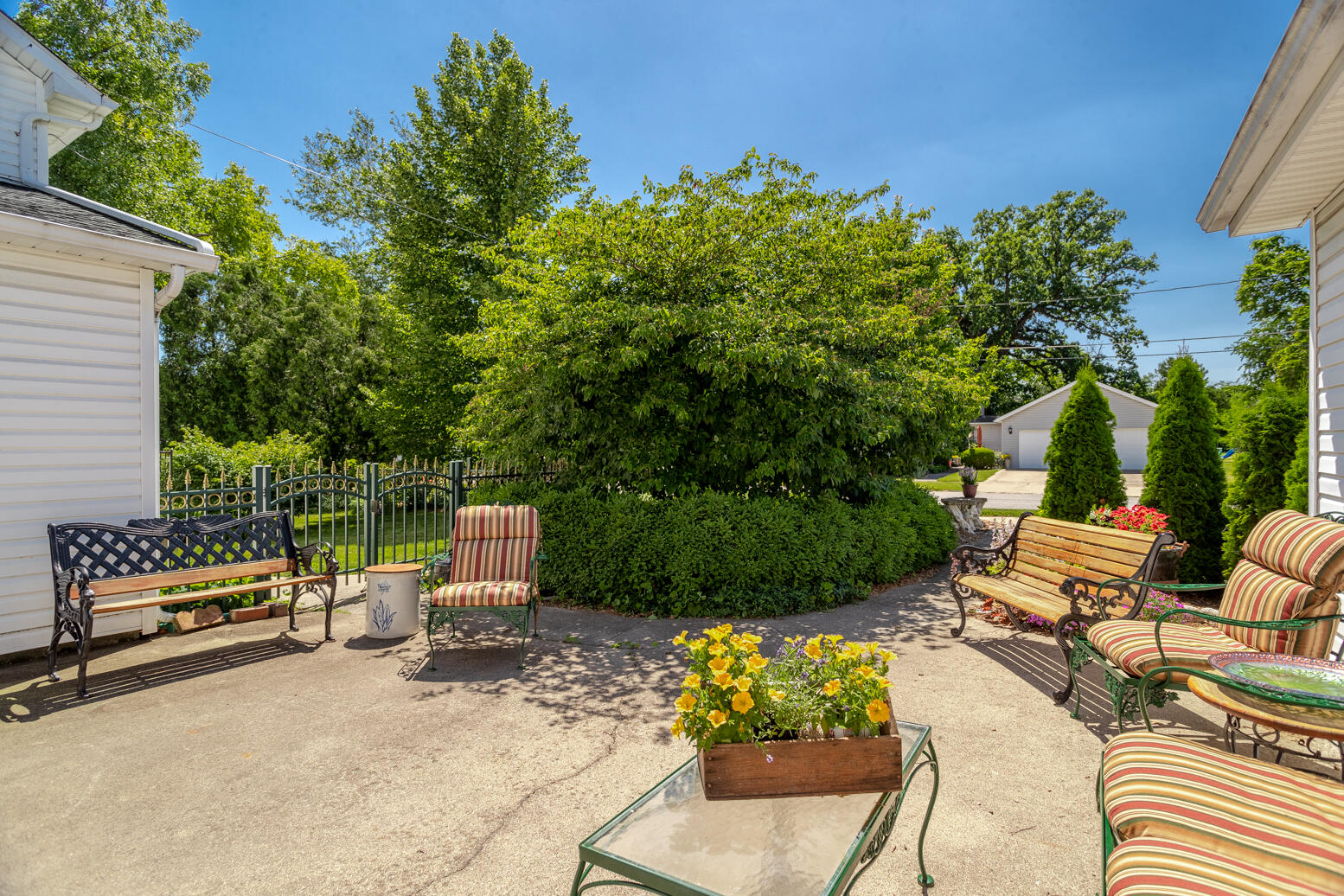 224 W Warner Street
