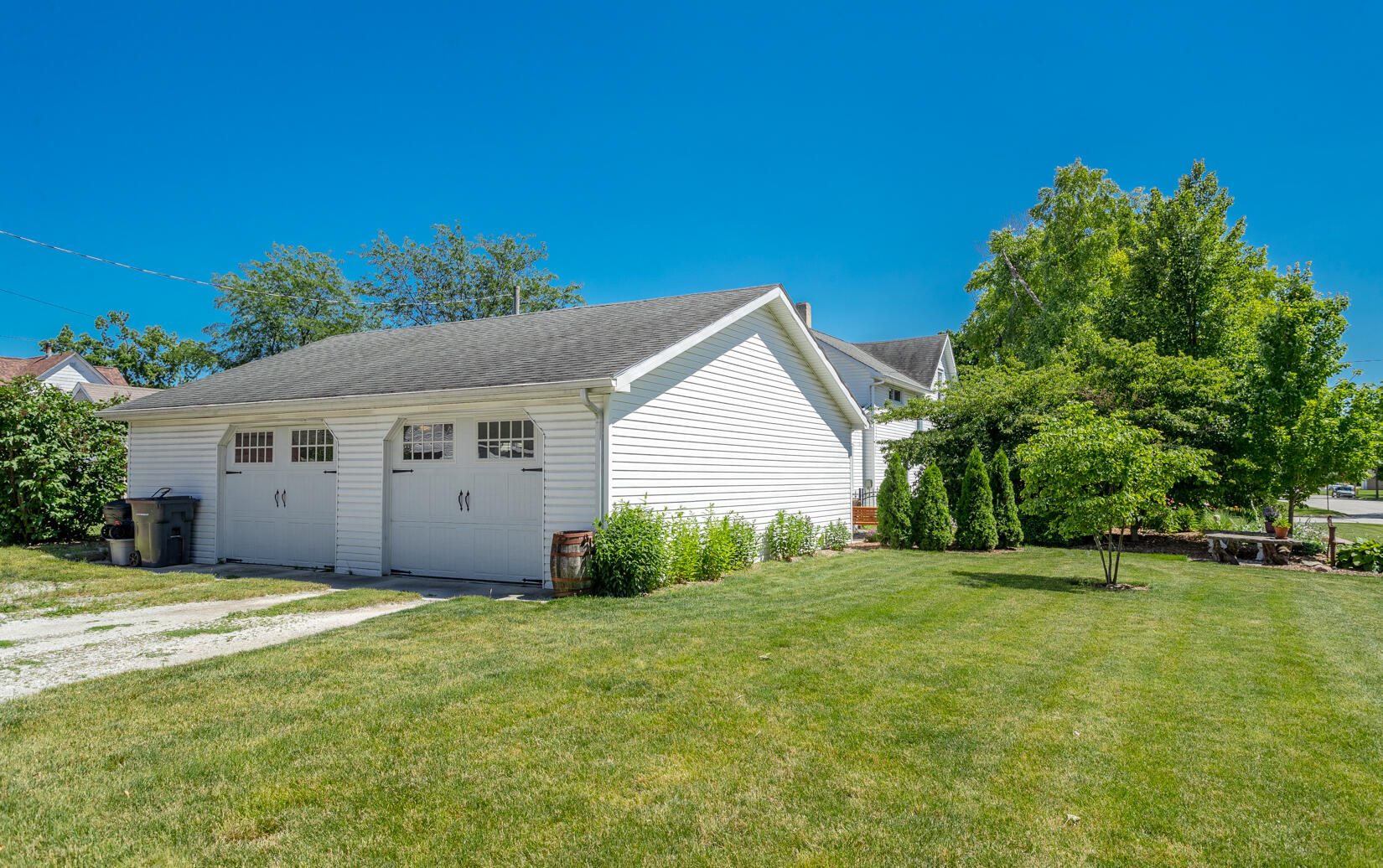 224 W Warner Street