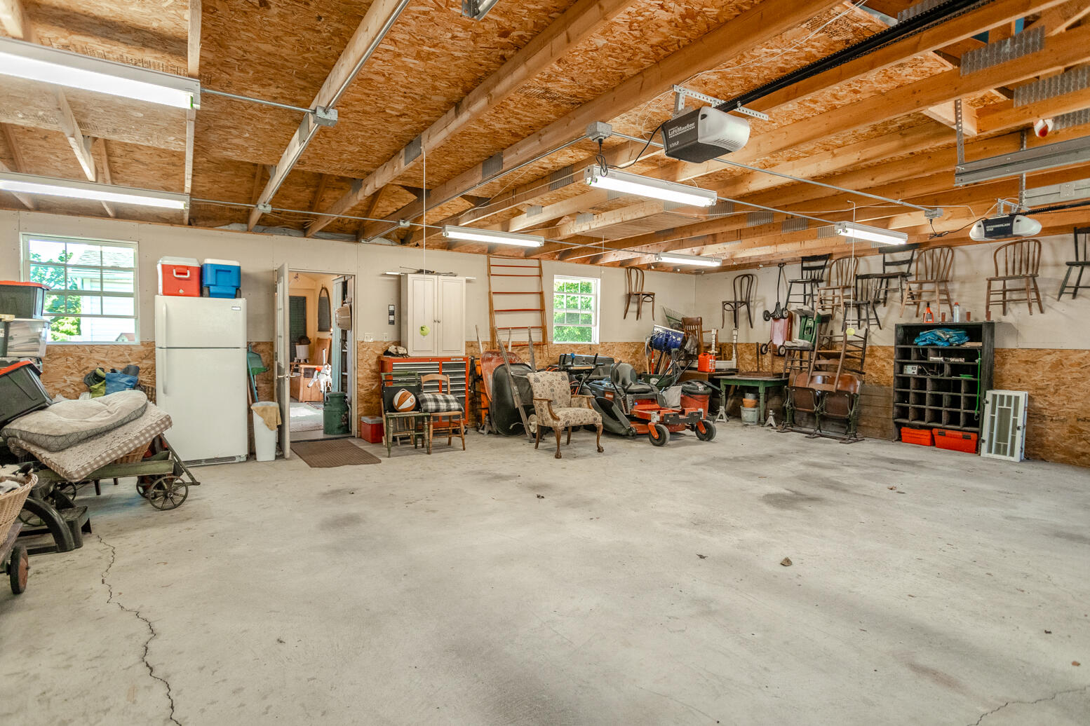 224 W Warner Street