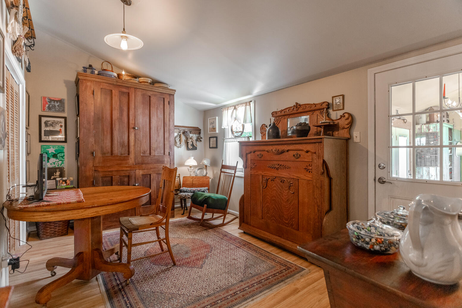 224 W Warner Street