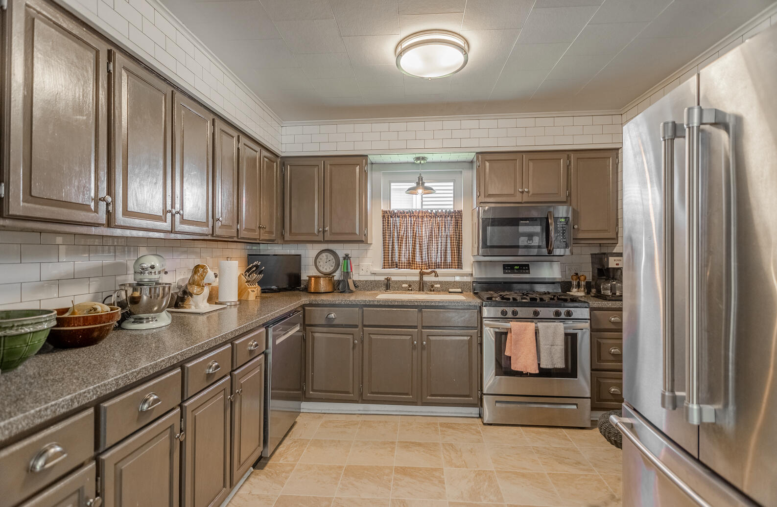 224 W Warner Street