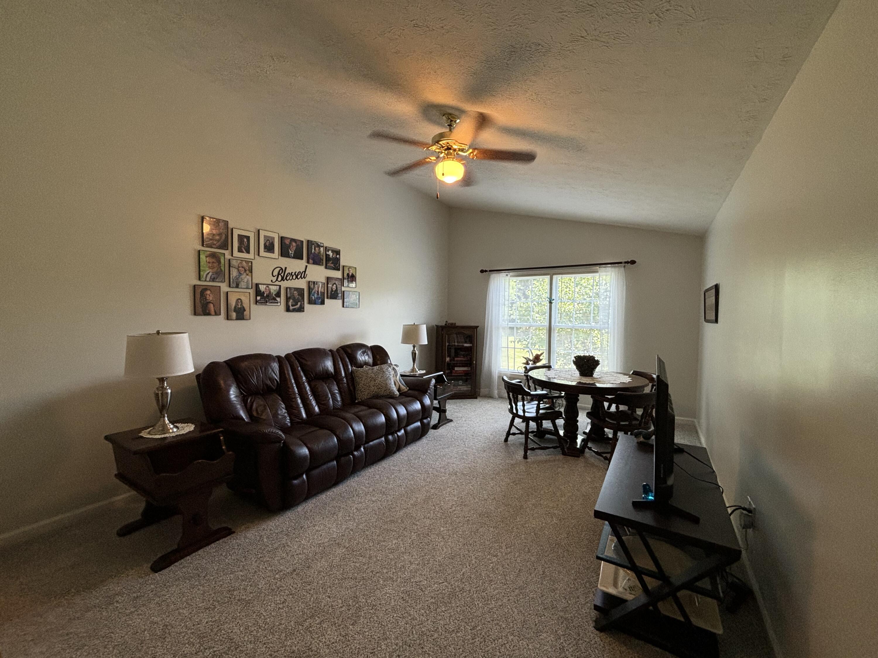 1014 W Scouts Bluff