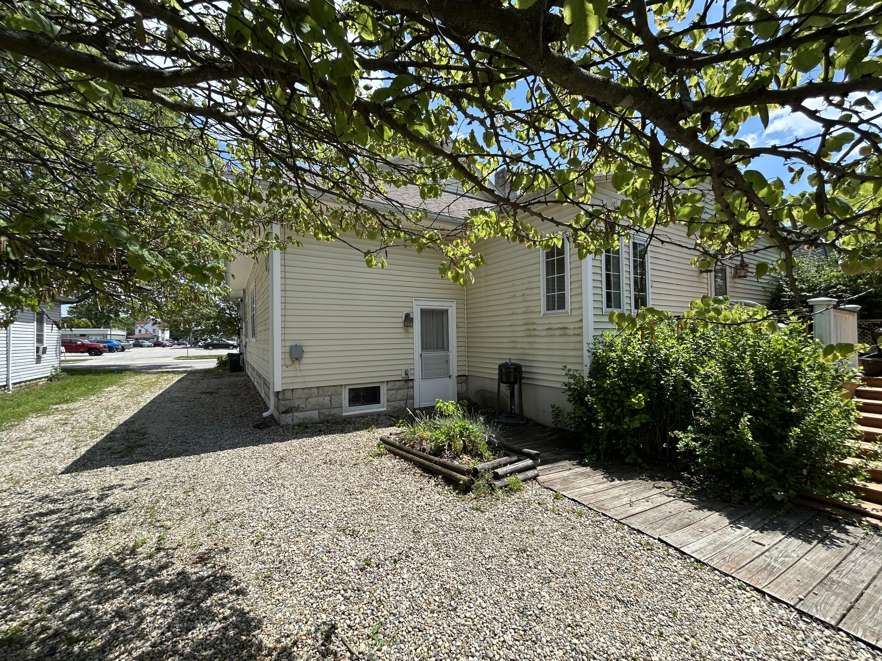 220 S Van Rensselaer Street
