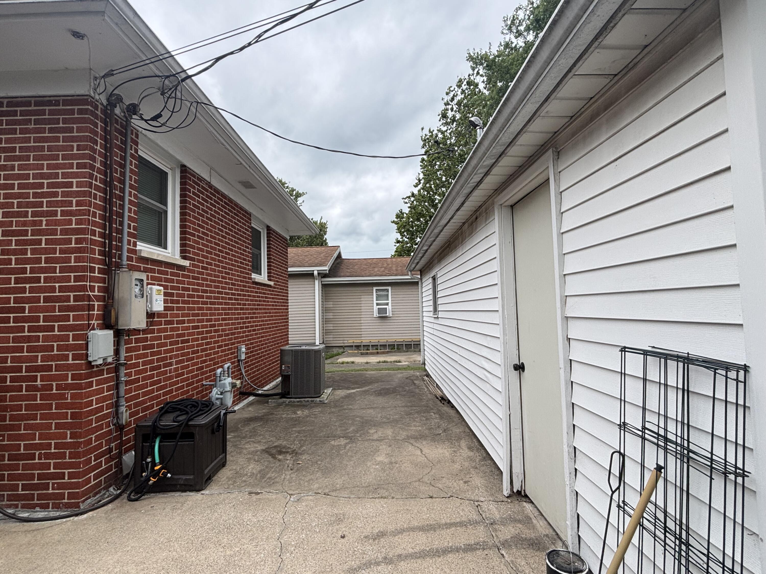 820 W Monnett Street