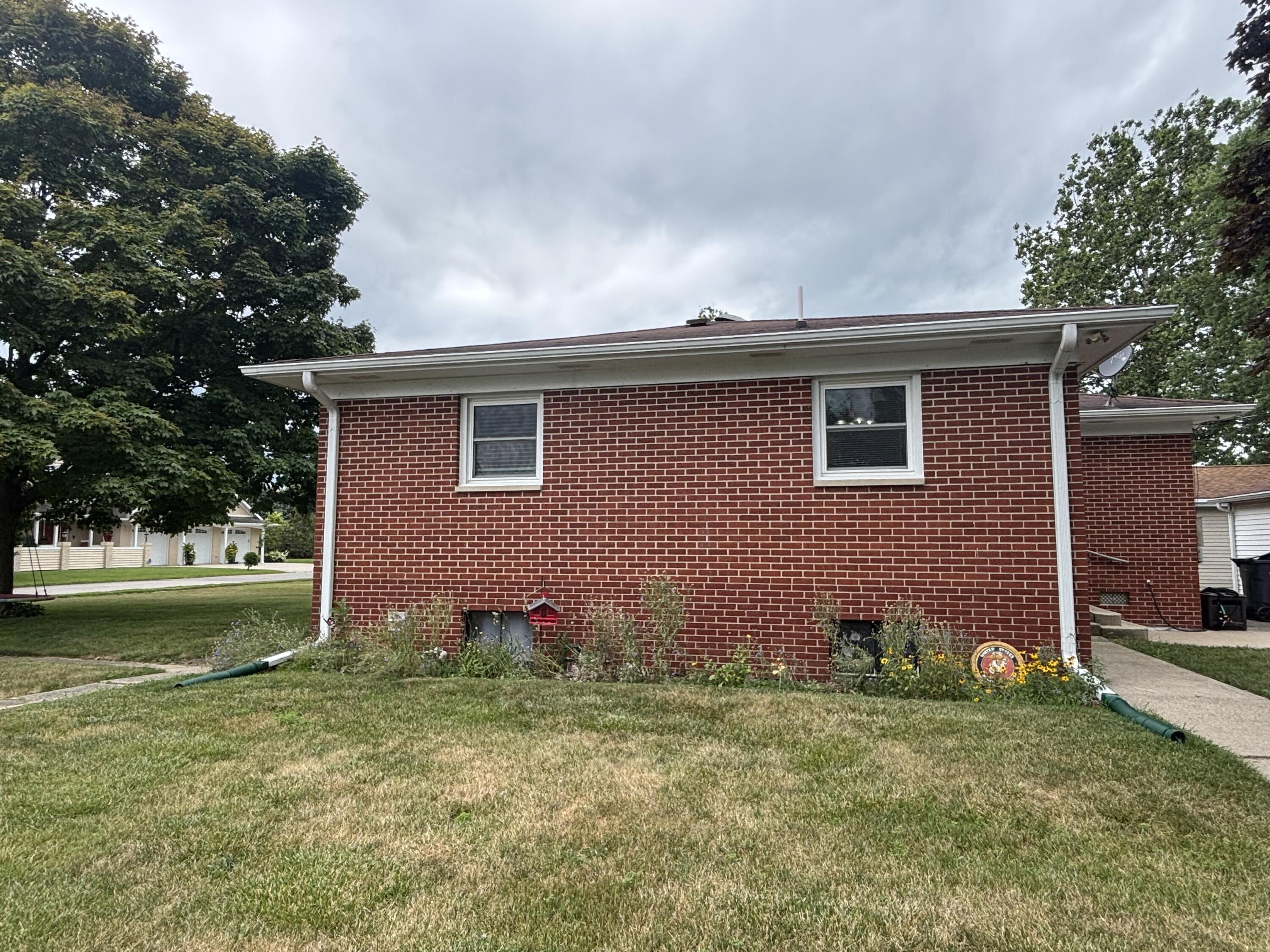 820 W Monnett Street