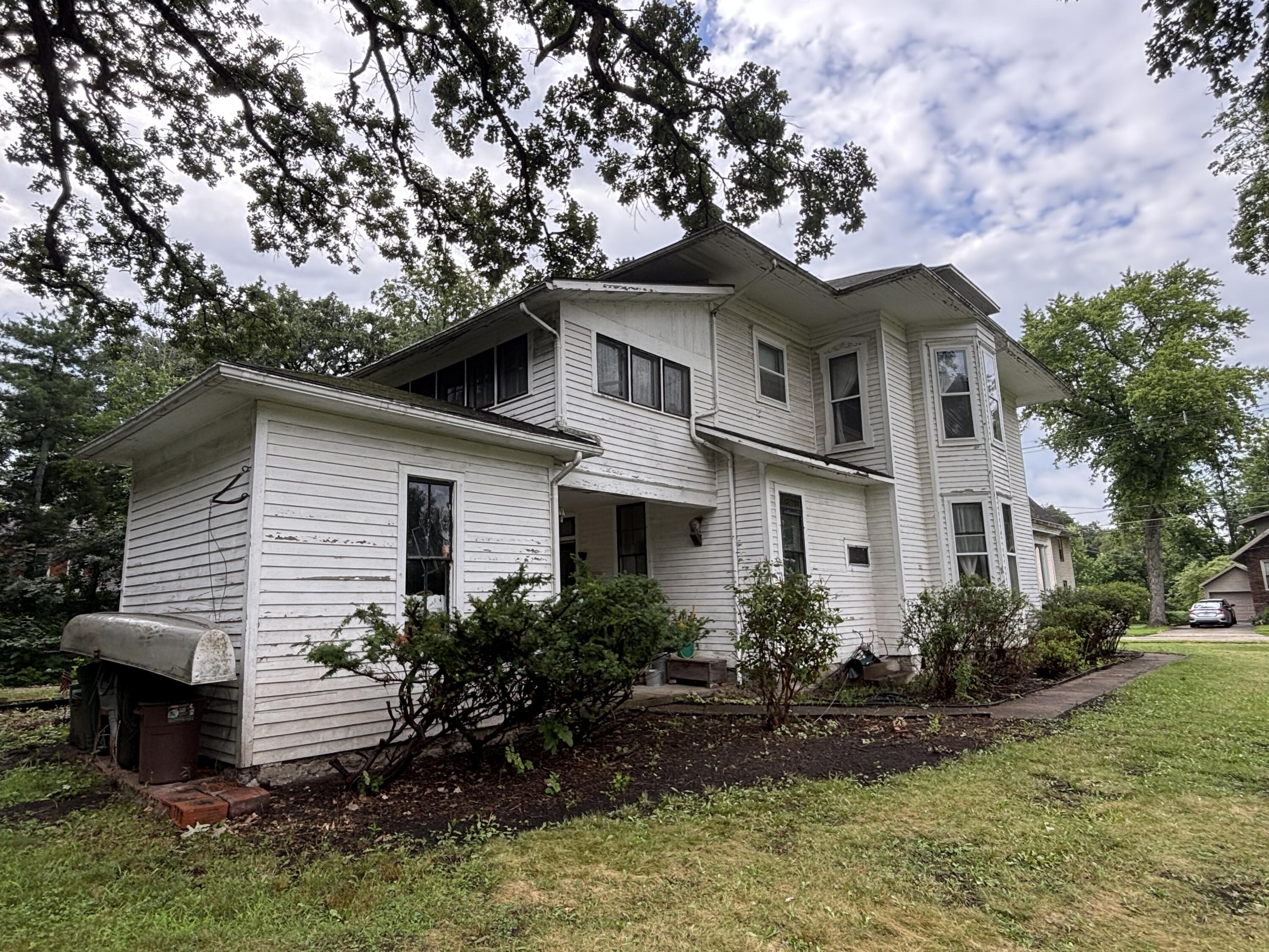 805 W Milroy Avenue