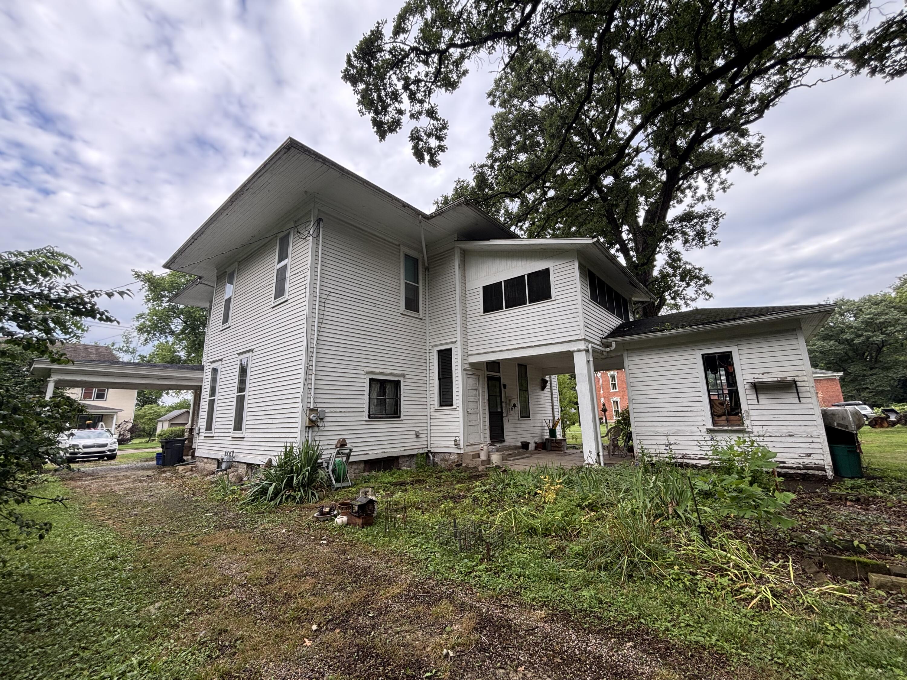 805 W Milroy Avenue