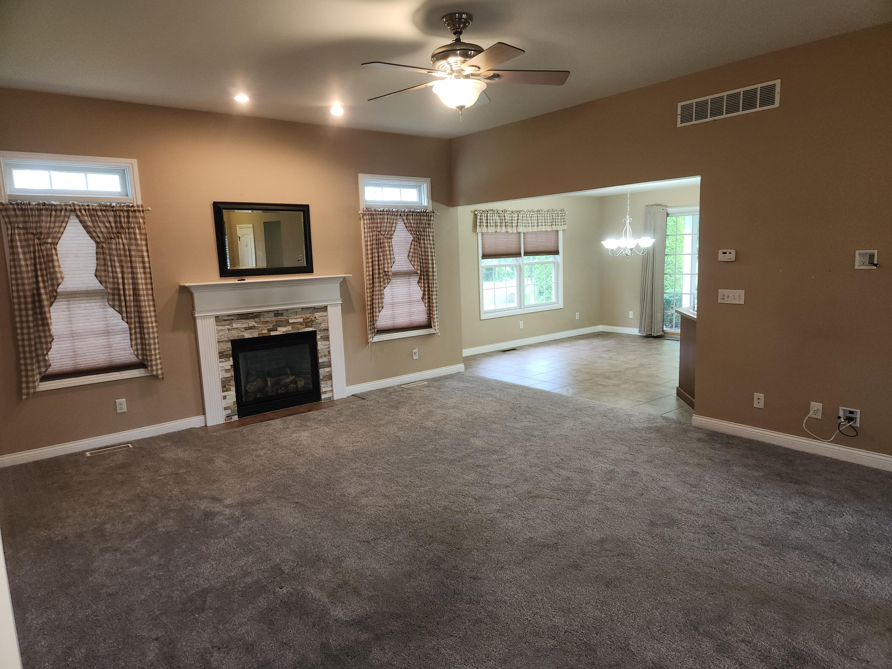 325 Forsythia Street SE
