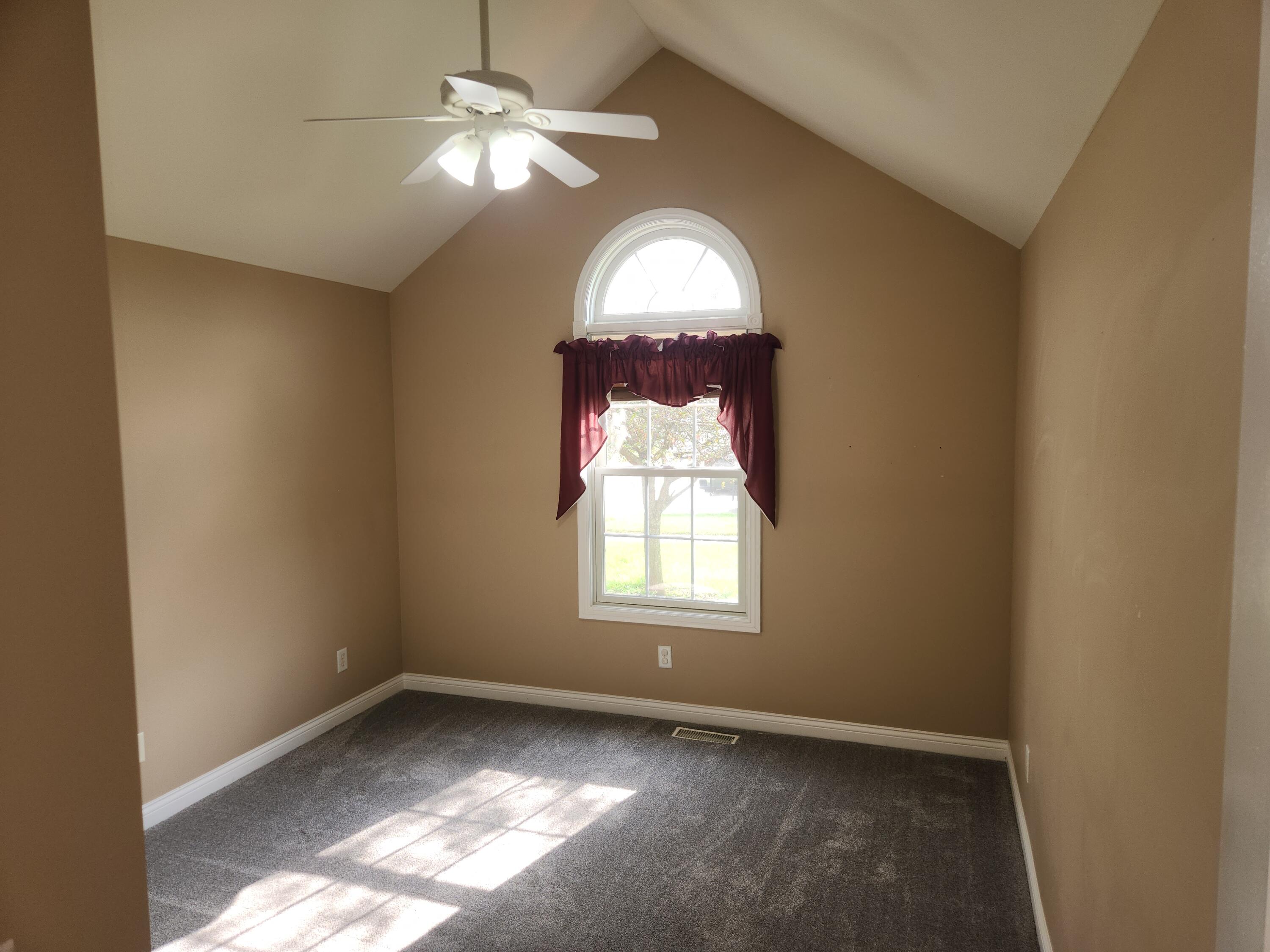 325 Forsythia Street SE