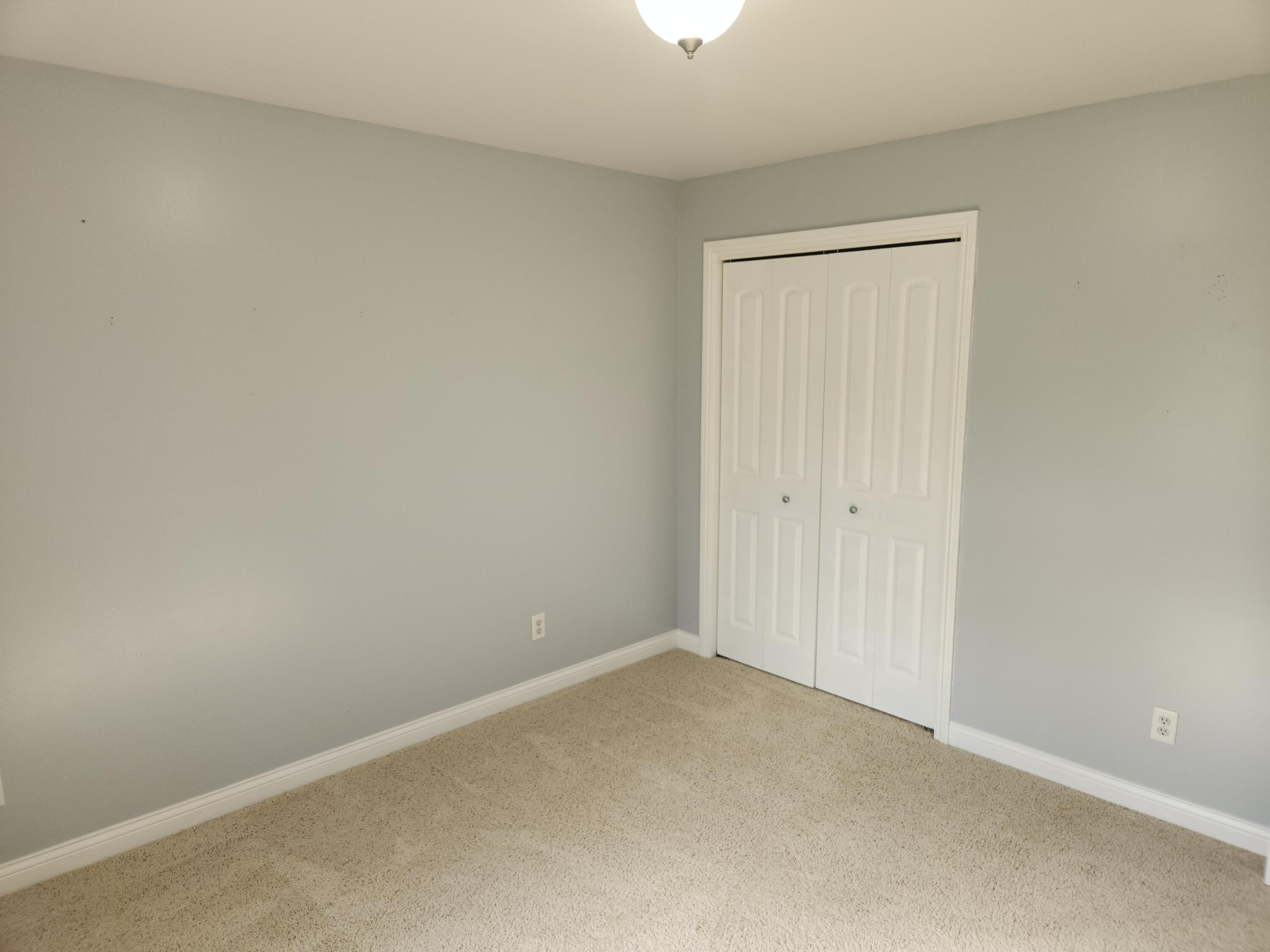 325 Forsythia Street SE