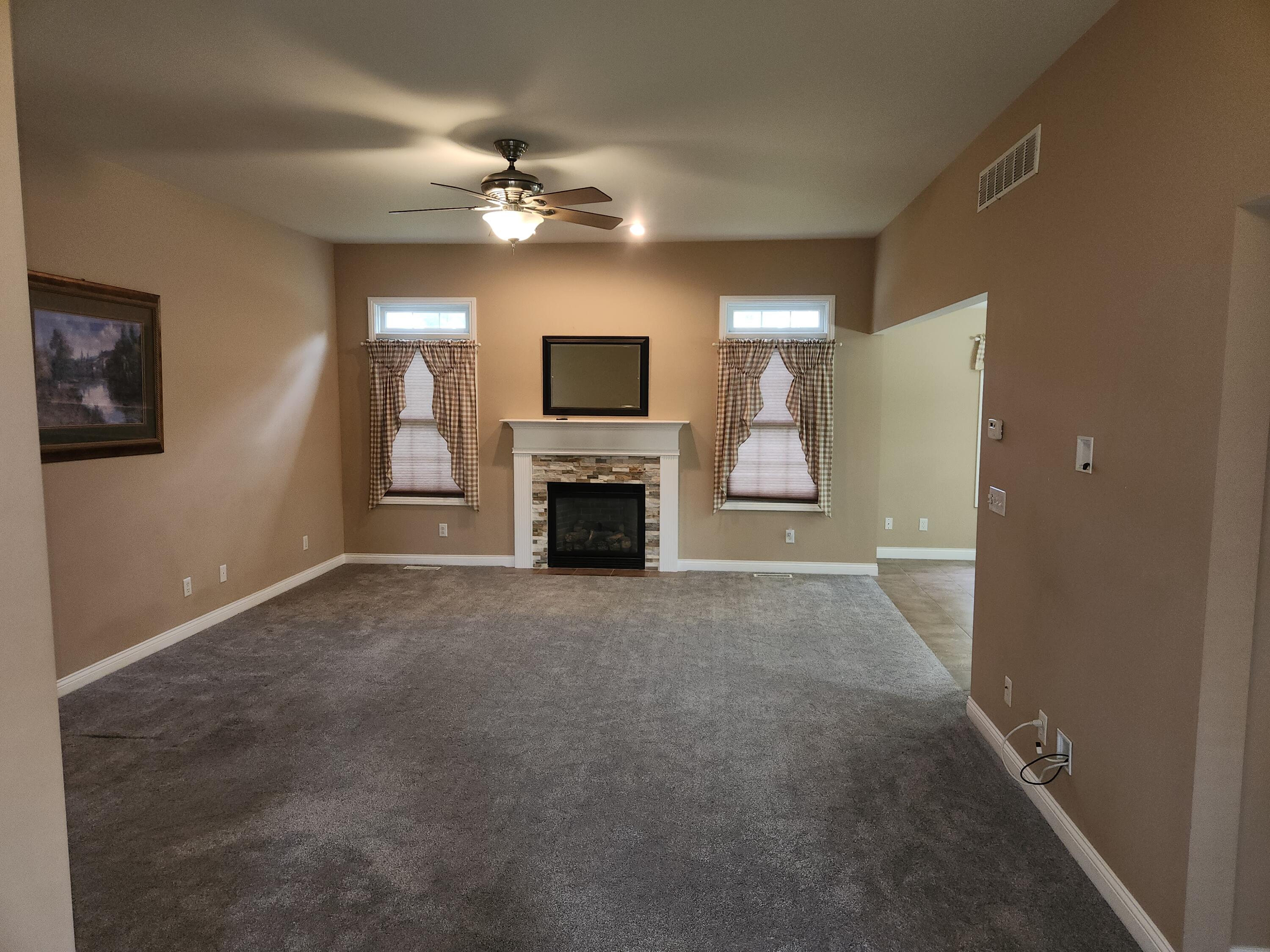 325 Forsythia Street SE