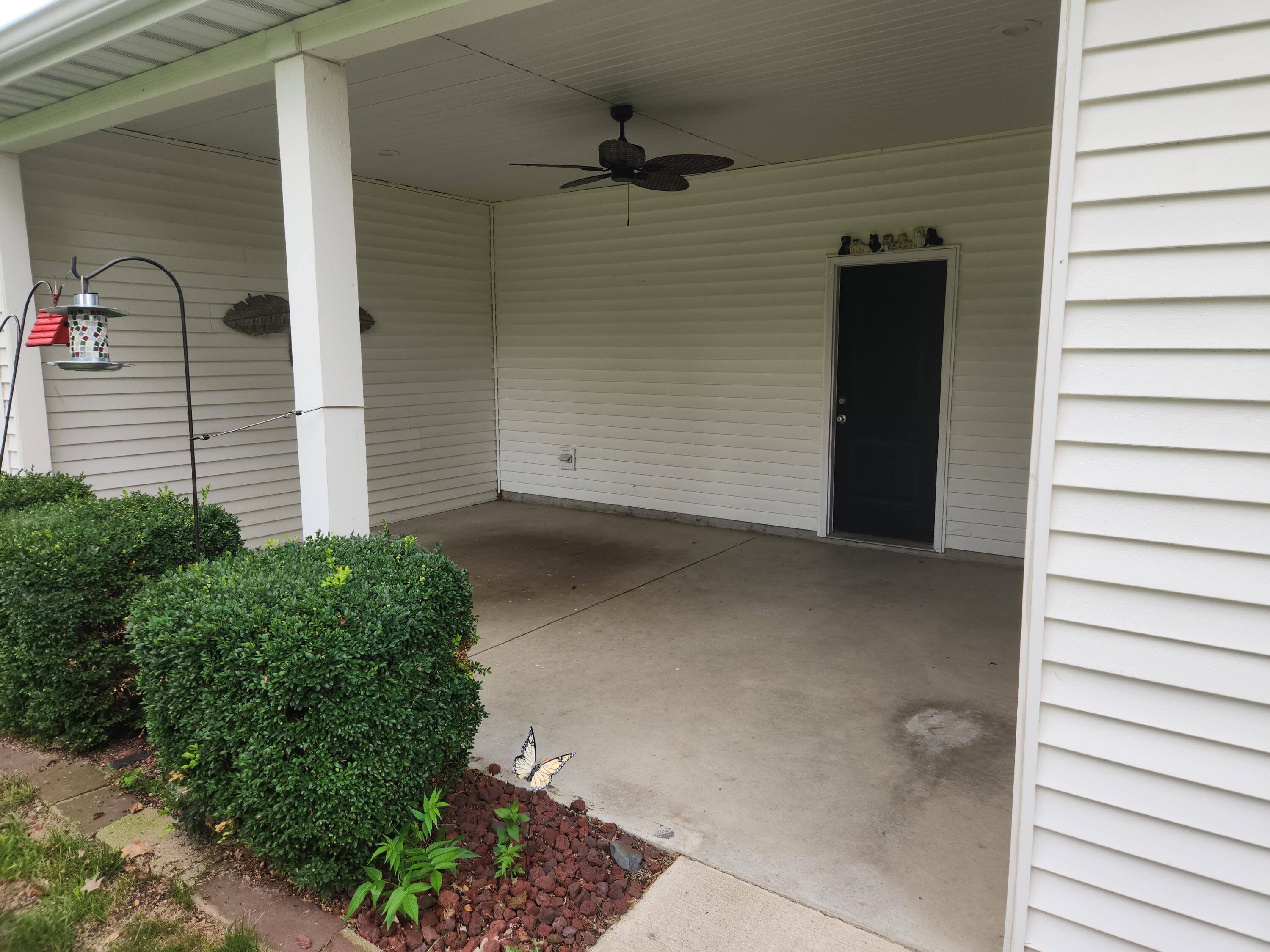 325 Forsythia Street SE