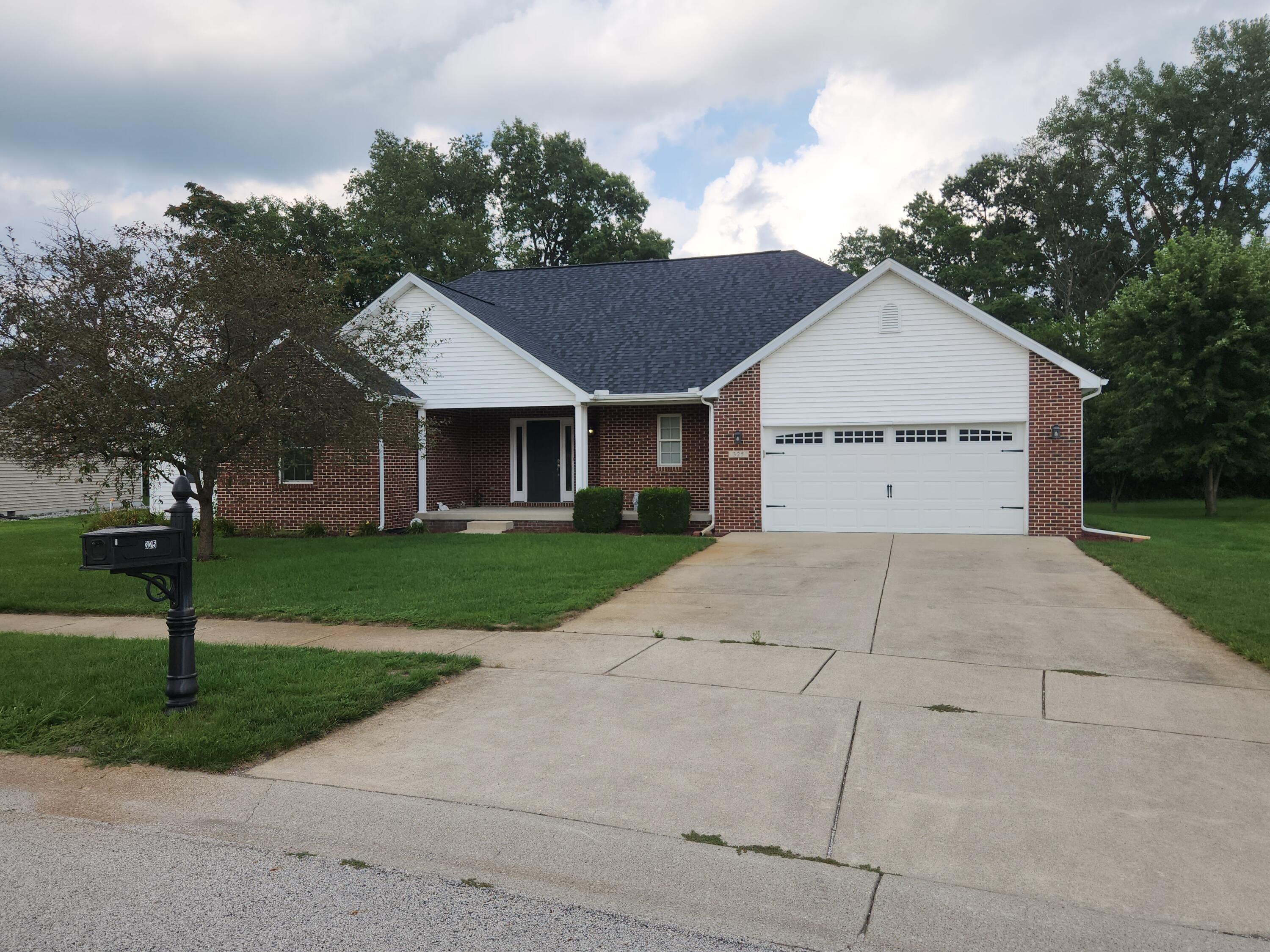 325 Forsythia Street SE