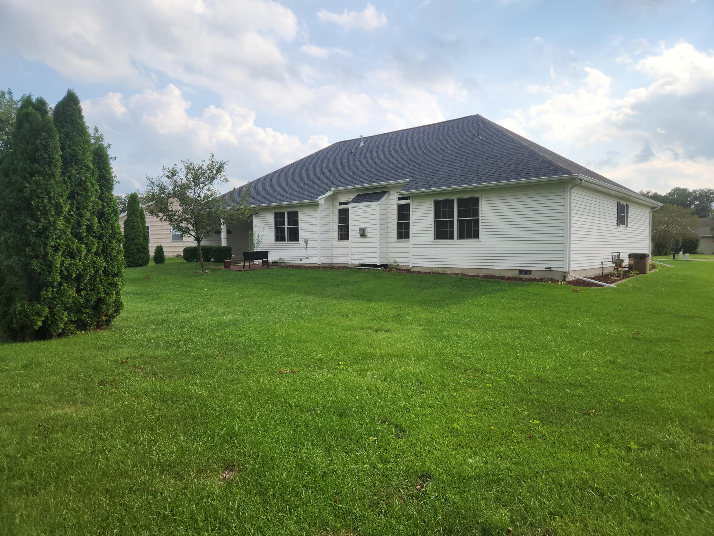 325 Forsythia Street SE