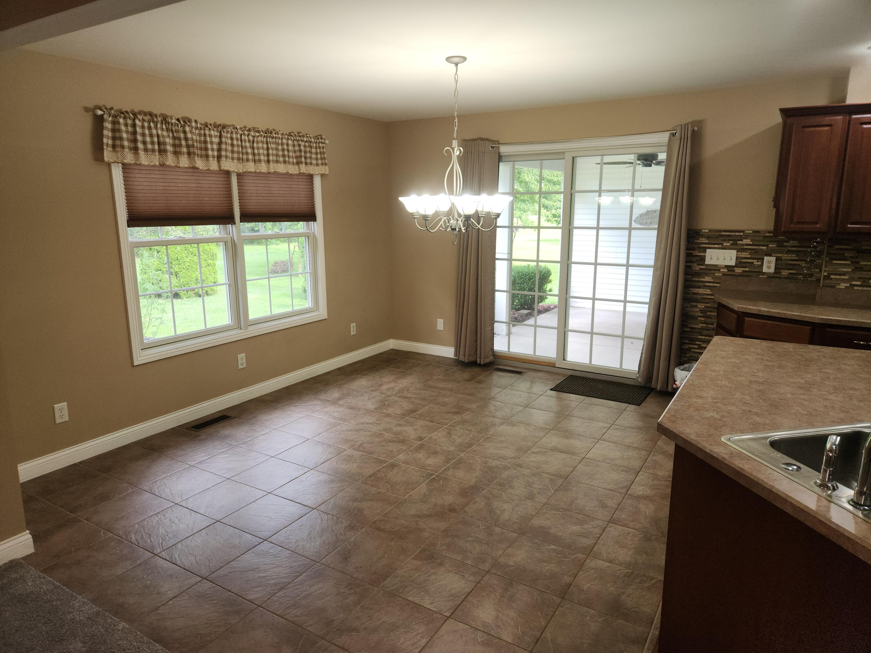 325 Forsythia Street SE