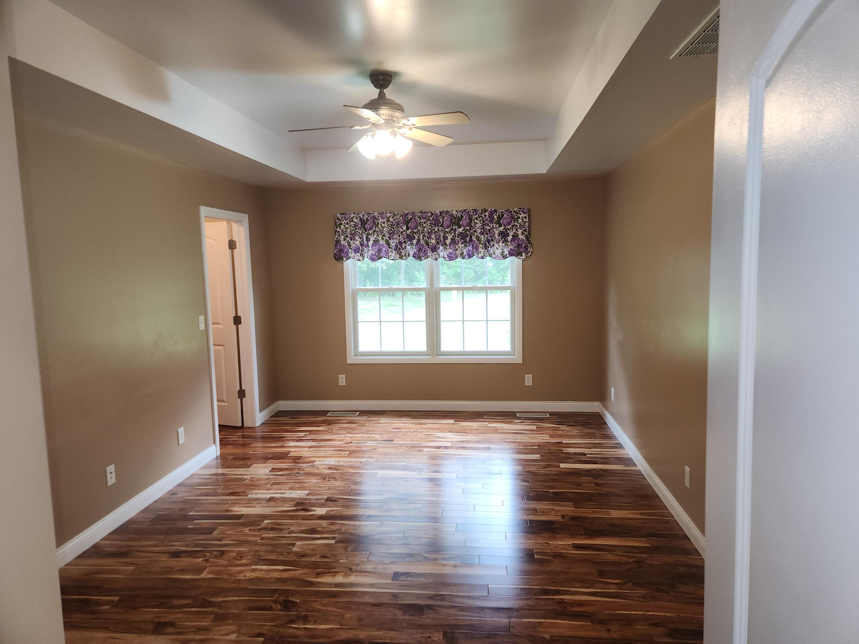 325 Forsythia Street SE