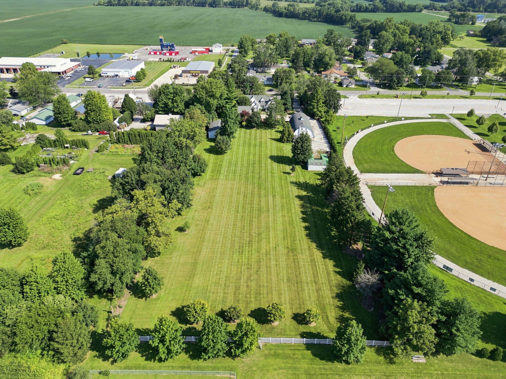 827 W Clark Street