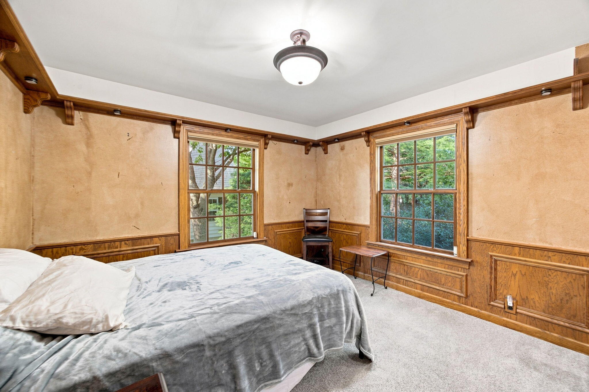 827 W Clark Street